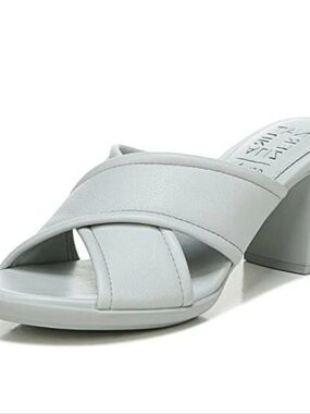 Naturalizer Women's Genn-Rhythm Heeled Sandal, Urban Mist, 6.5 New without box 